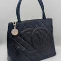 Sac Chanel Medaillon en cuir noir matelassé