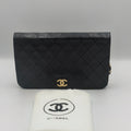 Sac Chanel Timeless vintage en cuir noir matelassé