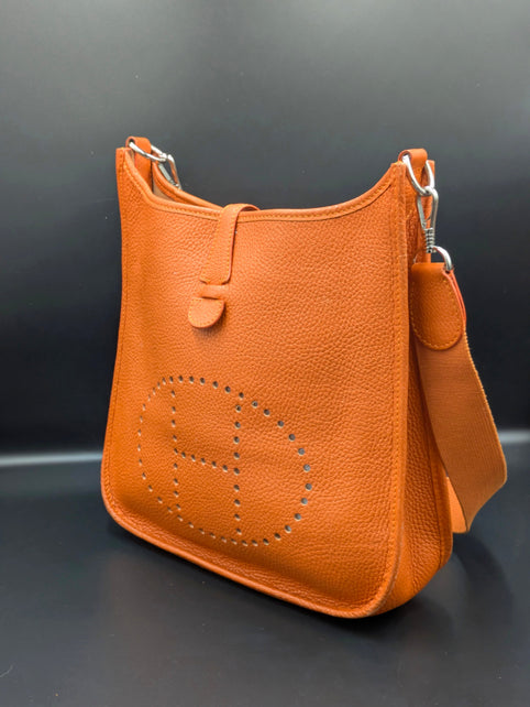 Sac Hermès Evelyne 29 Pm orange en cuir Taurillon Clémence 