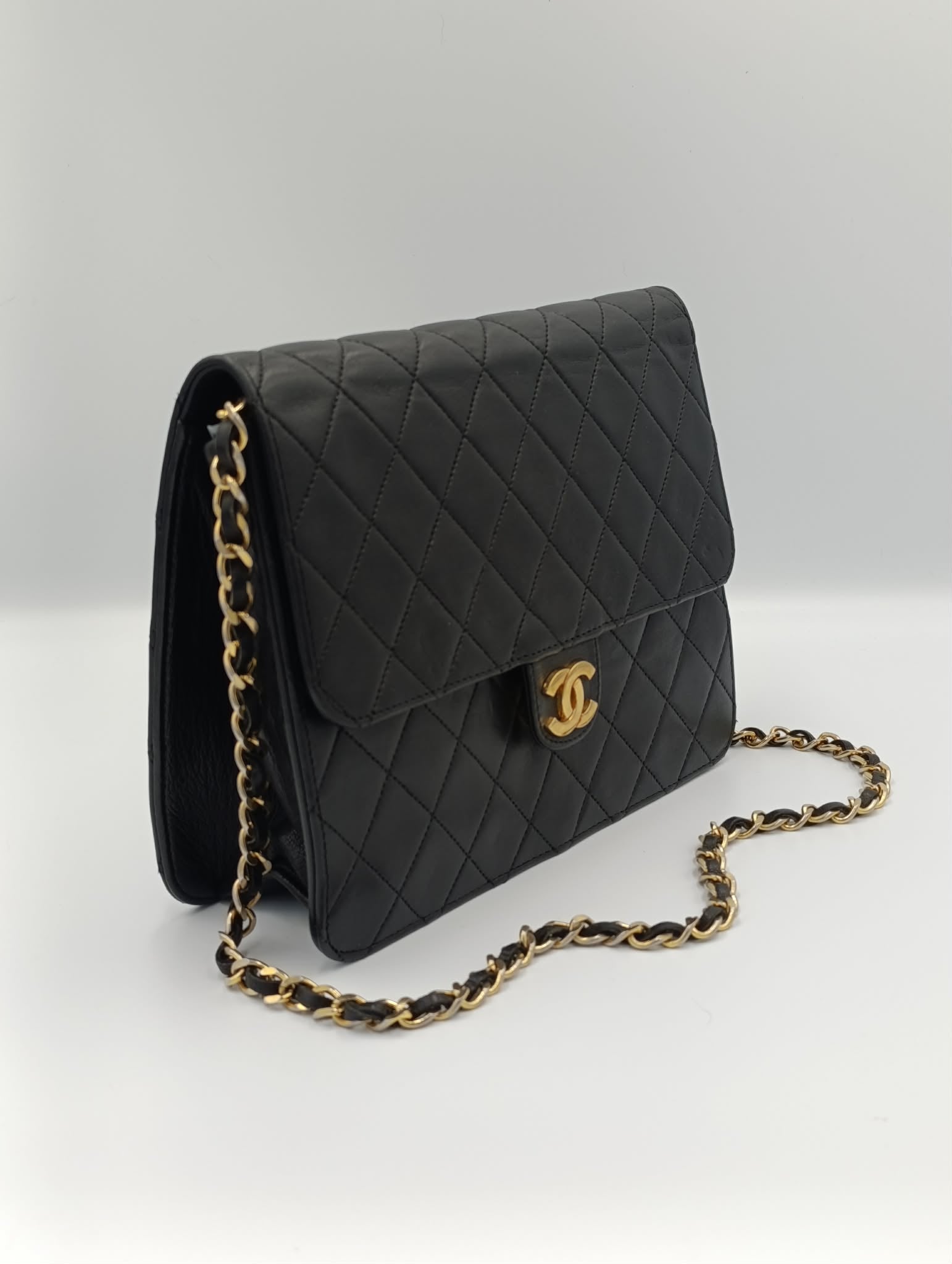 Sac Chanel Timeless 22 noir détail chaîne entrelacée cuir