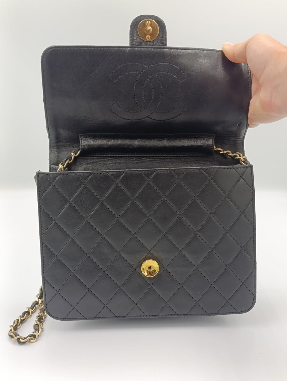 Chanel Timeless 22 vintage porté épaule