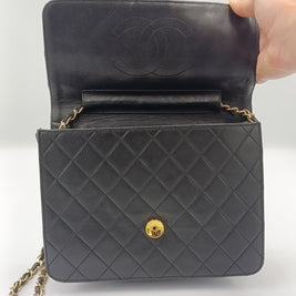 Chanel Timeless 22 vintage porté épaule