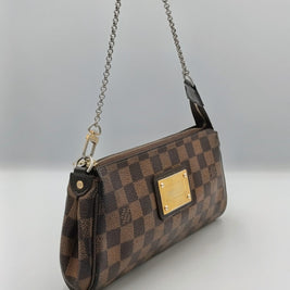 Détail toile Damier ébène Louis Vuitton Eva