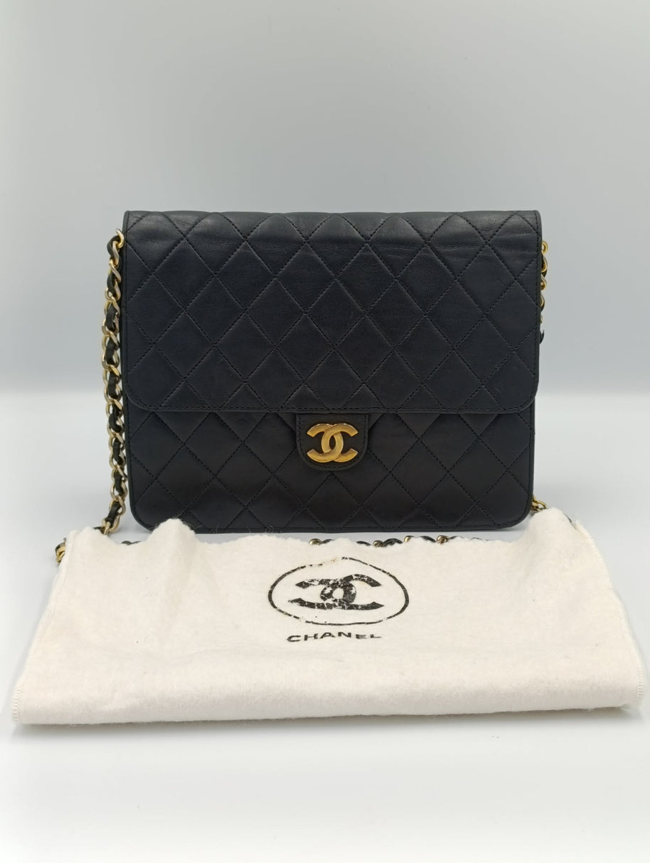 Sac Chanel Timeless 22 vintage cuir noir matelassé vue de face