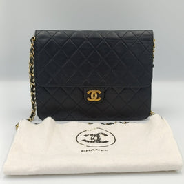 Sac Chanel Timeless 22 vintage cuir noir matelassé vue de face