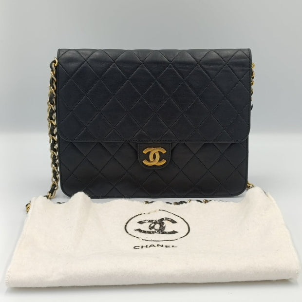 Sac Chanel Timeless 22 vintage cuir noir matelassé vue de face