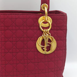 Détail nylon framboise Lady Dior medium