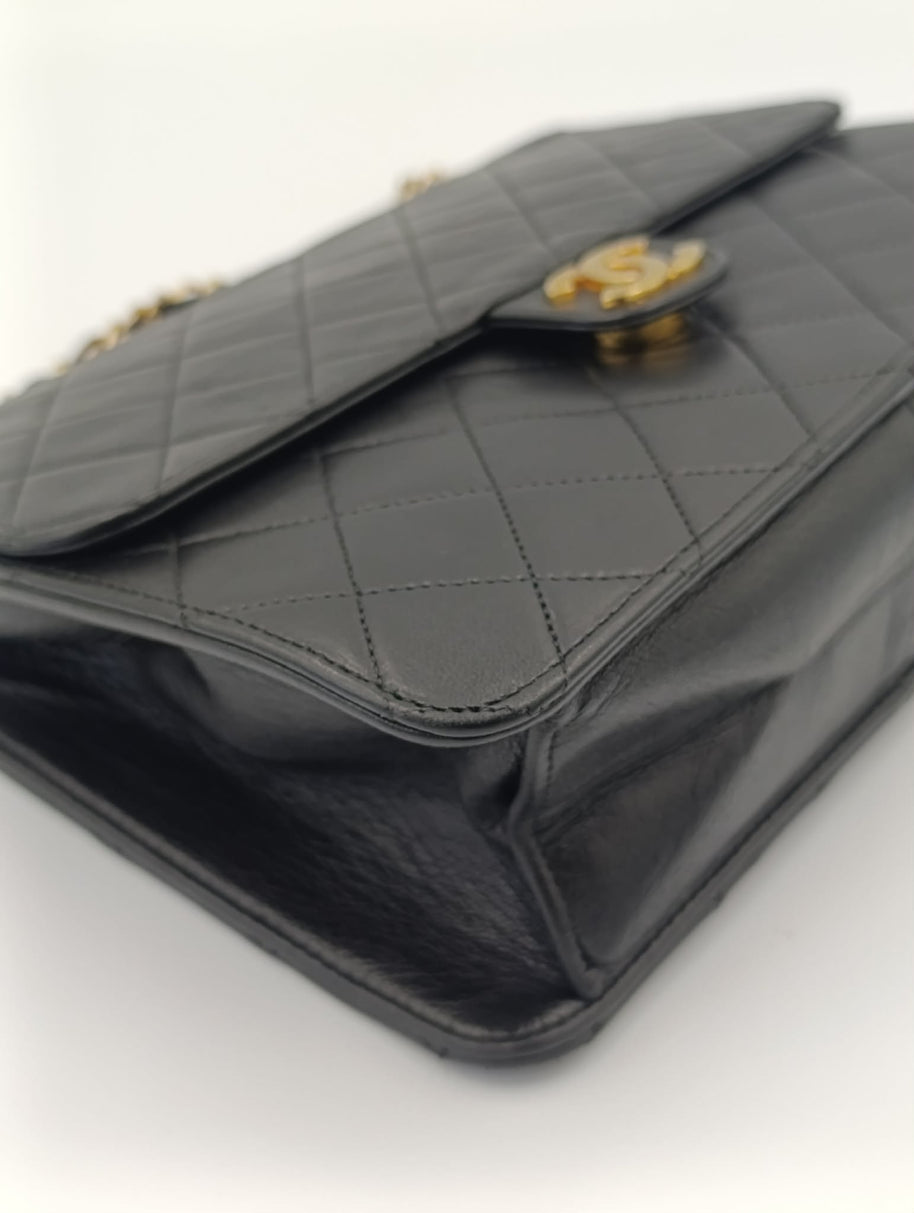 Chanel Timeless 22 vintage cuir noir dorure 24 carats détail ferrures