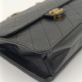 Chanel Timeless 22 vintage cuir noir dorure 24 carats détail ferrures