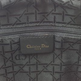 Présentation du Lady Dior medium framboise porté main