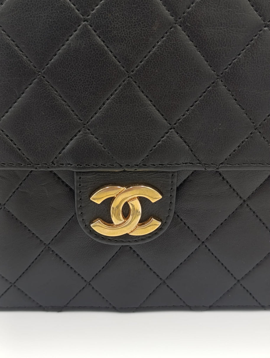 Chanel Timeless 22 vintage détail fermoir CC doré