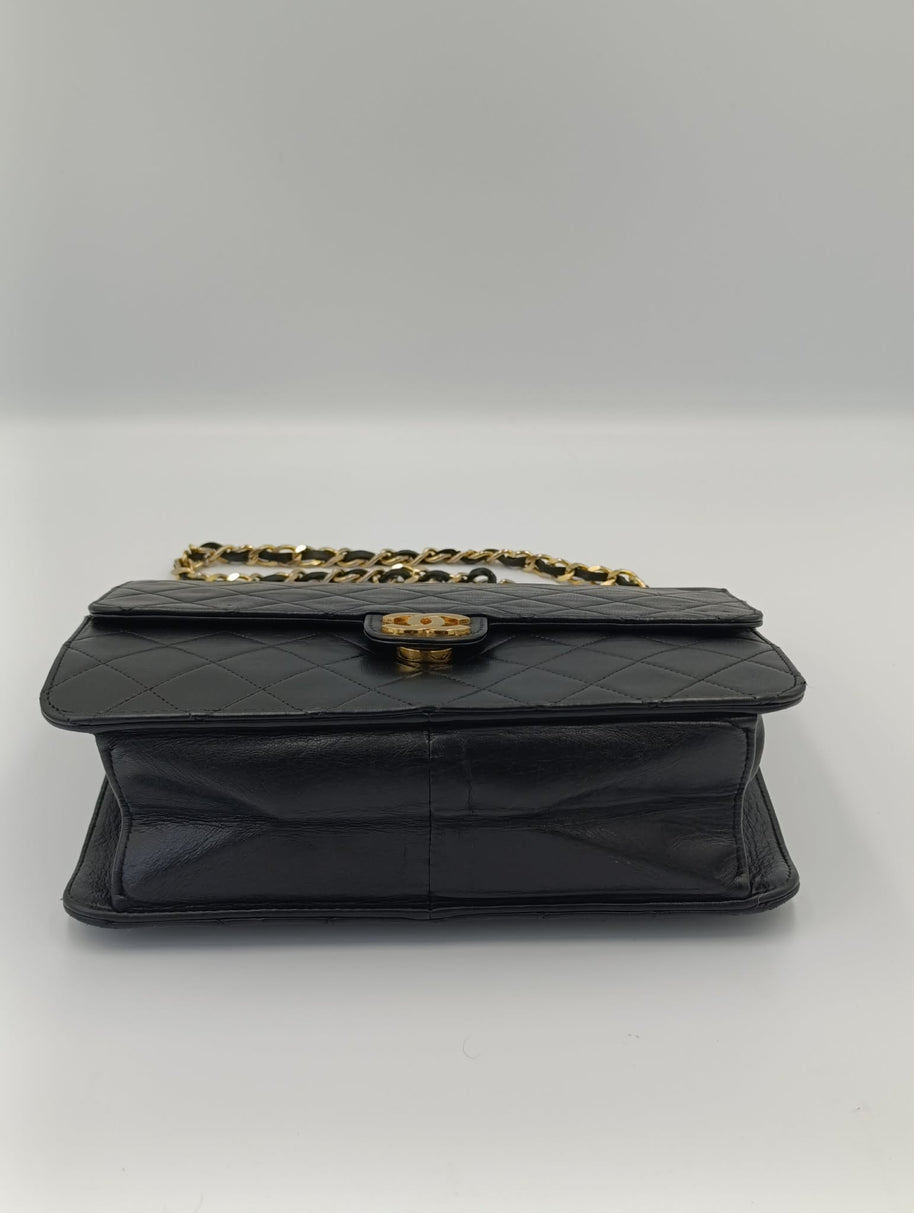 Sac Chanel Timeless 22 noir détail bandoulière chaîne dorée