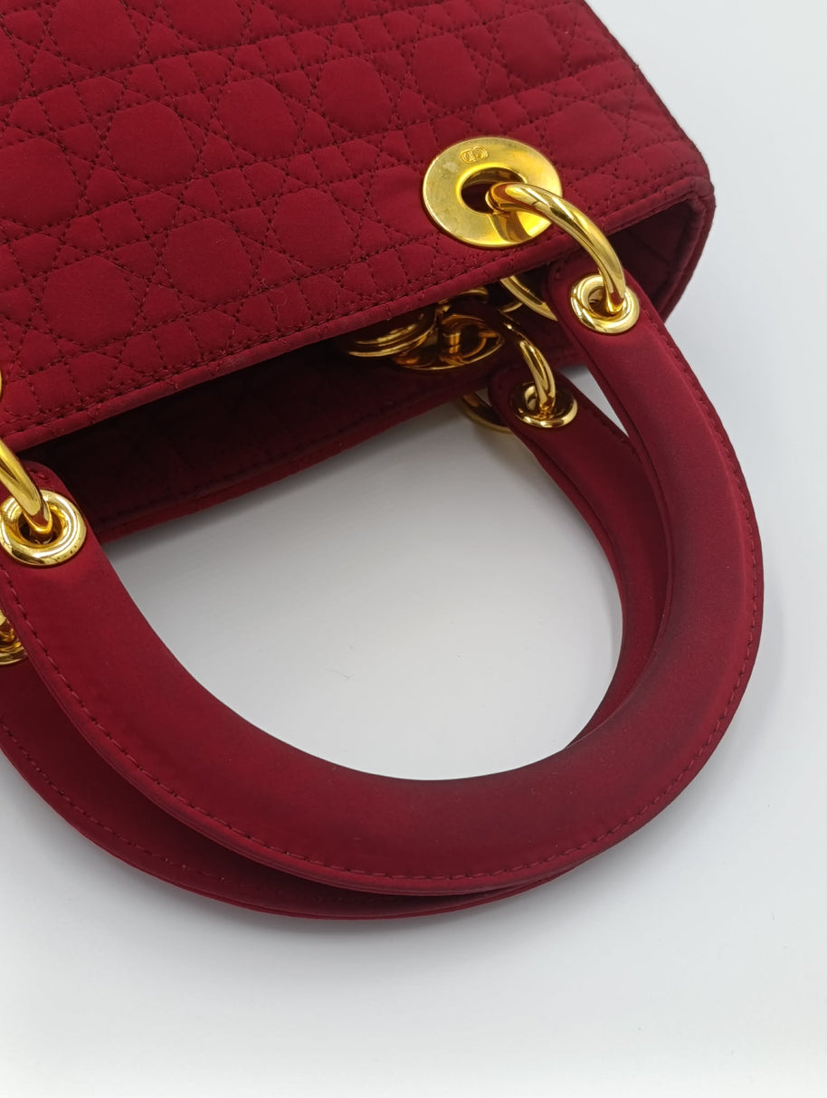 Coins du Lady Dior medium framboise