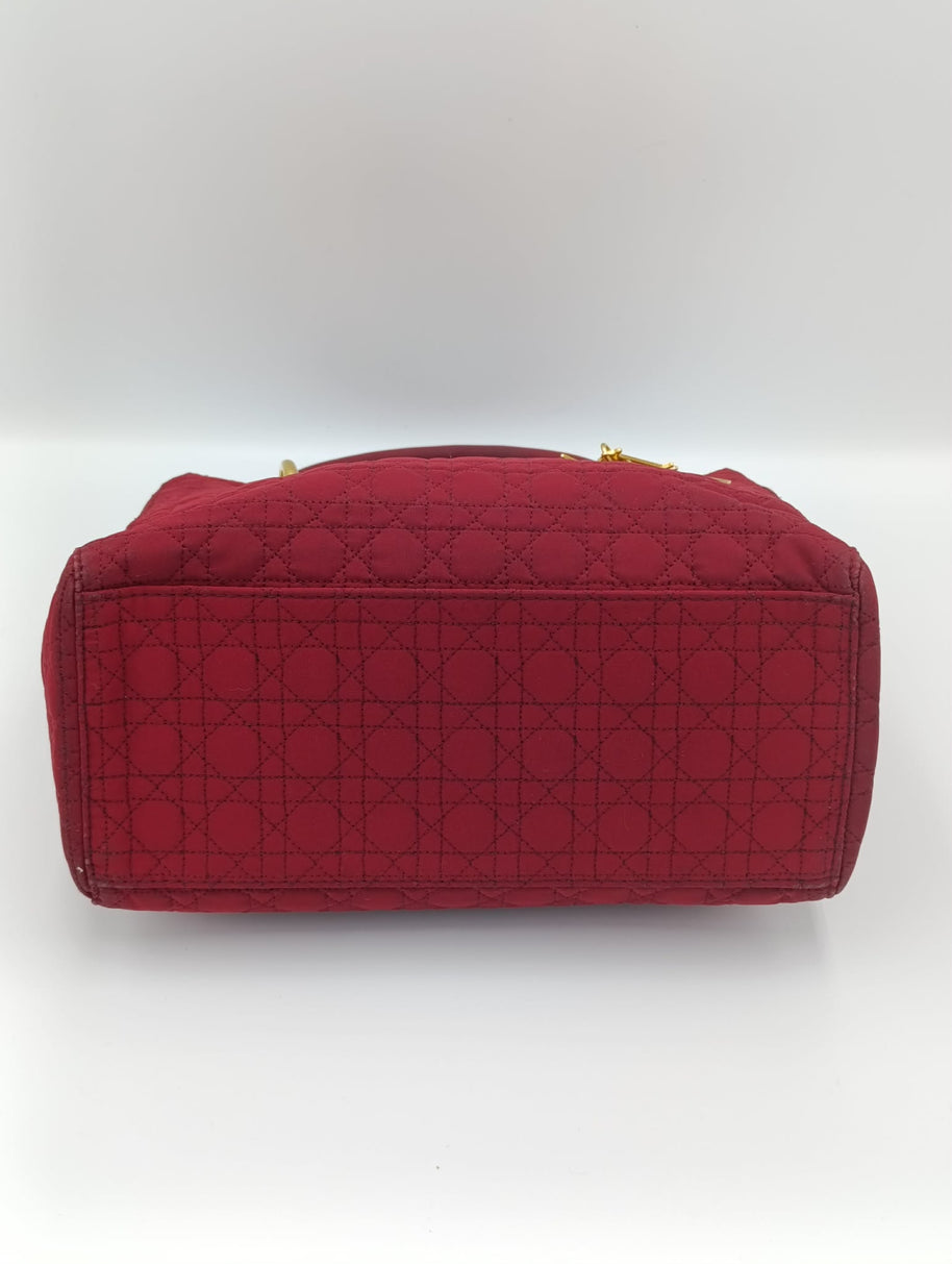 Intérieur du sac Lady Dior medium en très bon état
