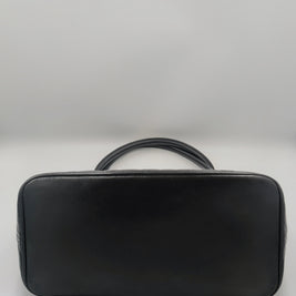 Détail de l’état du cuir Chanel Cabas Médaillon