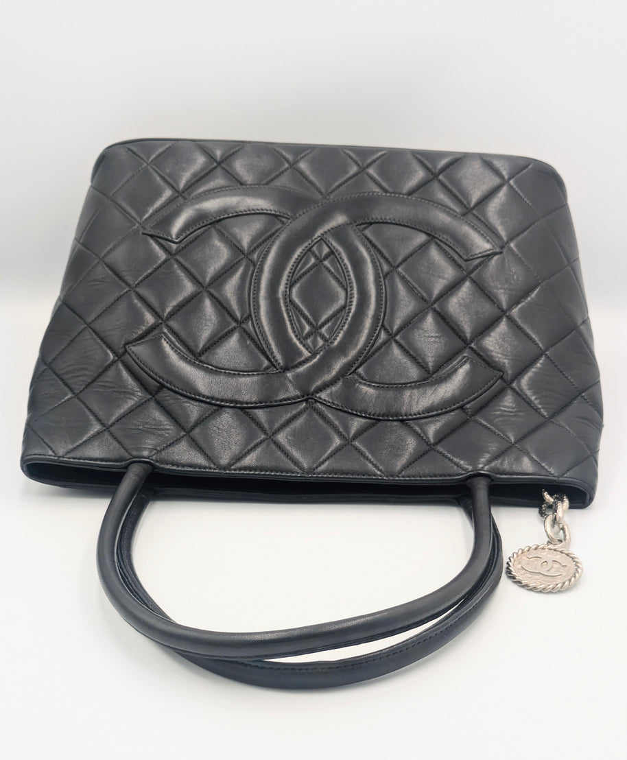 Coins du sac Chanel Cabas Médaillon vintage
