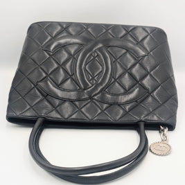 Coins du sac Chanel Cabas Médaillon vintage