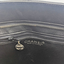 Présentation du Chanel Cabas Médaillon en cuir noir