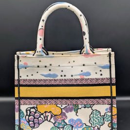 Profil du sac Dior Book Tote multicolore