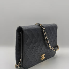 Bijouterie dorée et fermoir du Chanel Timeless 24 vintage