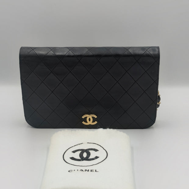 Sac Chanel Timeless 24 vintage en cuir noir matelassé vue principale