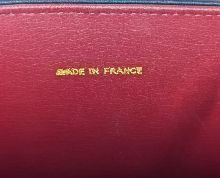 Détail de l’état du cuir Chanel Timeless vintage