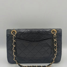 Sac Chanel 2.55 cuir noir et dorure 24k Gold- Génération 70's