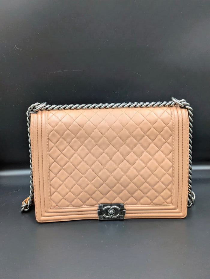 Sac Chanel Boy large en cuir beige/rosé - Full set
