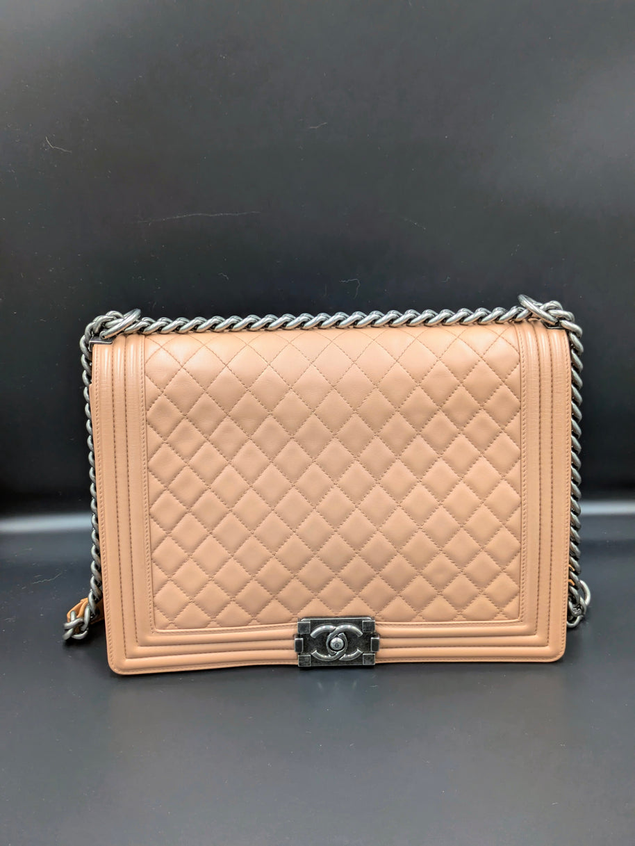 Sac Chanel Boy large beige rosé full set vue principale