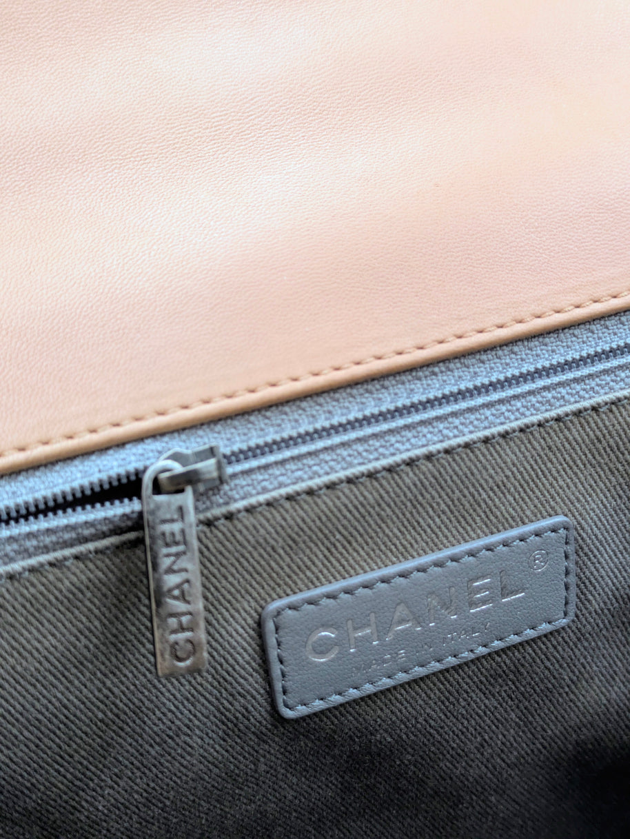 Numéro de série et intérieur du sac Chanel Boy