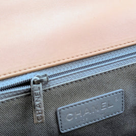 Numéro de série et intérieur du sac Chanel Boy