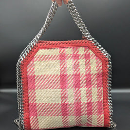 Détail de la toile écossaise du Stella McCartney Falabella