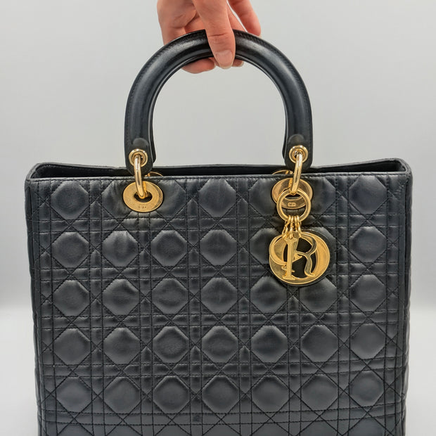 Sac Lady Dior large cuir noir matelassé vue principale