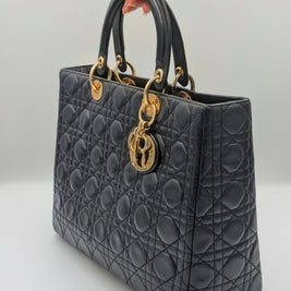 Breloques et cuir DIOR dorées Lady Dior large cuir noir