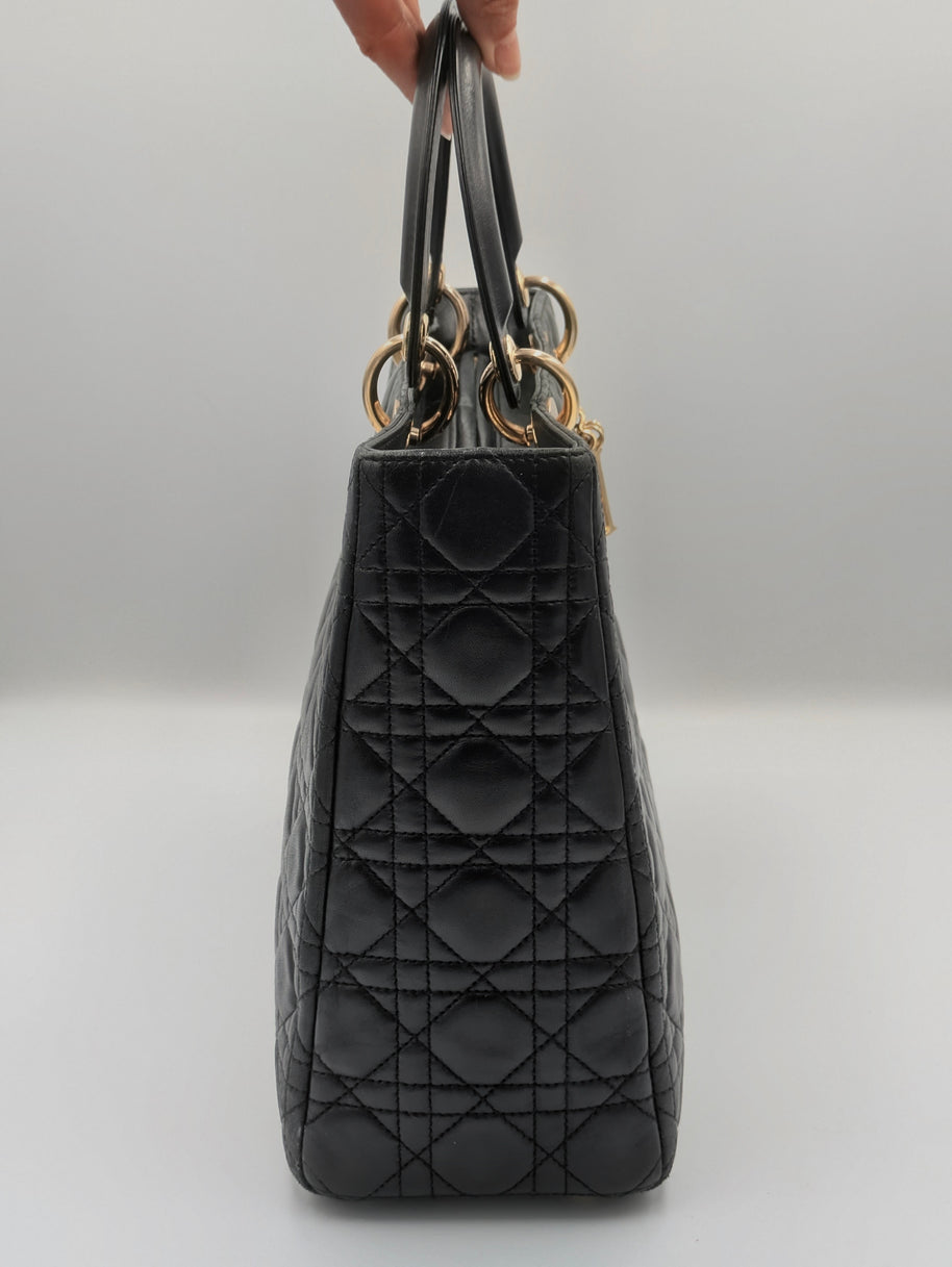 Sac Lady Dior Large — Cuir Agneau Noir Matelassé, Vintage, Breloques Dorées