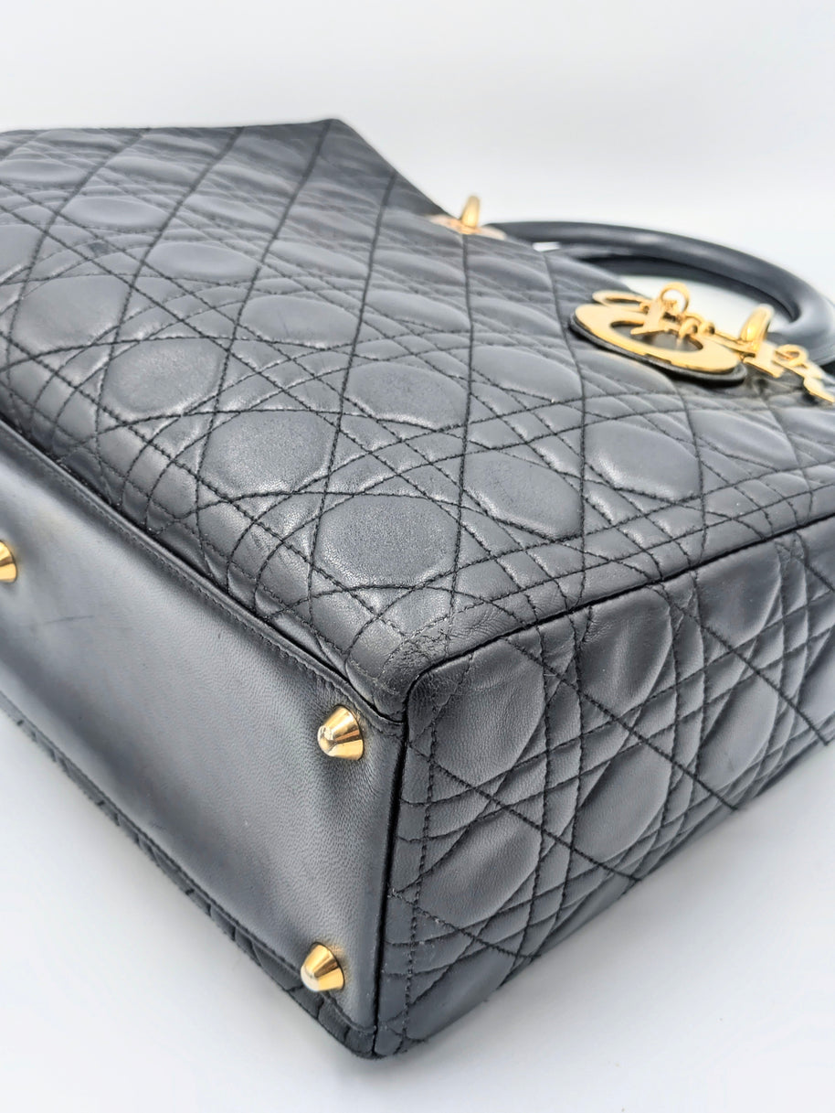 Sac Lady Dior Large — Cuir Agneau Noir Matelassé, Vintage, Breloques Dorées
