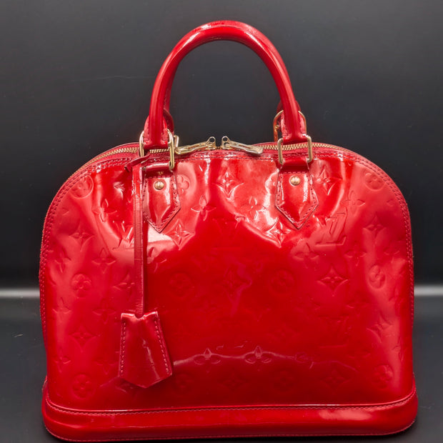 Sac Louis Vuitton Alma cuir verni rouge vintage vue principale