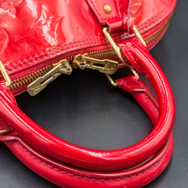 Chanel Timeless 24 vintage porté épaule