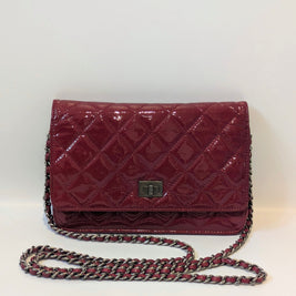 Chanel WOC rouge bordeaux détail fermoir Mademoiselle 2.55