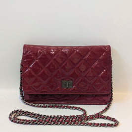 Chanel WOC rouge bordeaux détail fermoir Mademoiselle 2.55