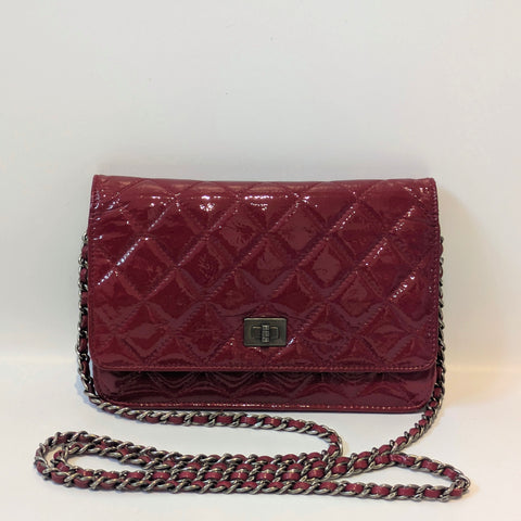 Chanel WOC rouge bordeaux détail fermoir Mademoiselle 2.55