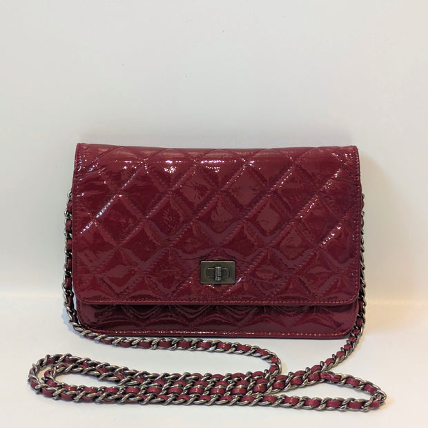 Chanel WOC rouge bordeaux détail fermoir Mademoiselle 2.55