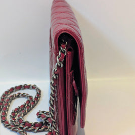 Chanel WOC rouge bordeaux vue d'ensemble sac fermé