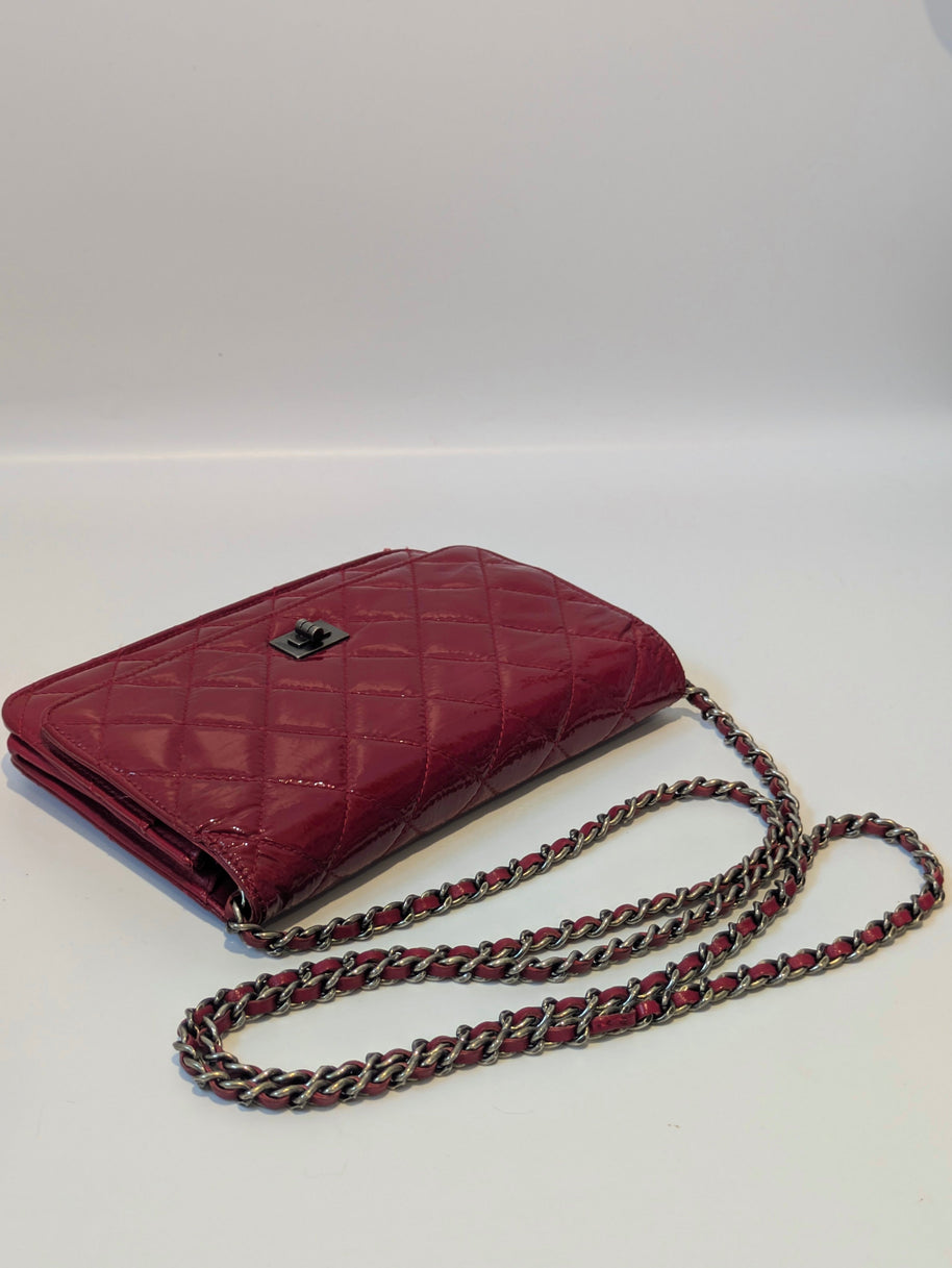 Chanel Wallet On Chain détail matelassage losanges cuir verni bordeaux