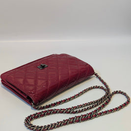 Chanel Wallet On Chain détail matelassage losanges cuir verni bordeaux