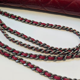 Chanel WOC cuir verni rouge bordeaux marquage Chanel intérieur