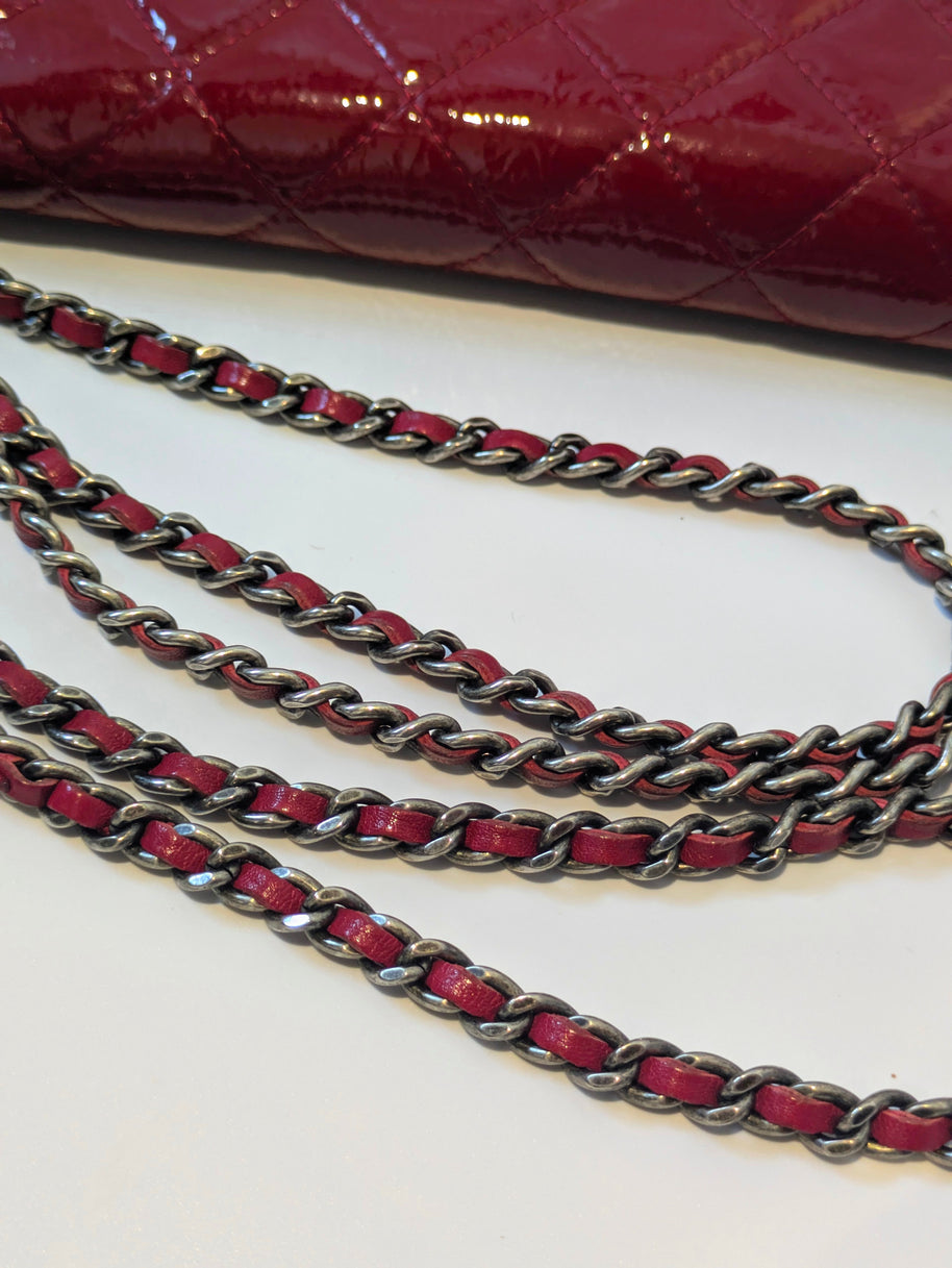 Chanel WOC cuir verni rouge bordeaux marquage Chanel intérieur