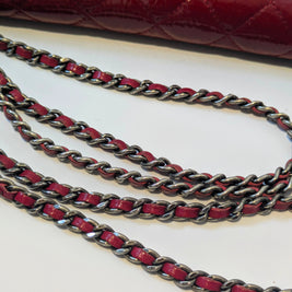 Chanel WOC cuir verni rouge bordeaux marquage Chanel intérieur