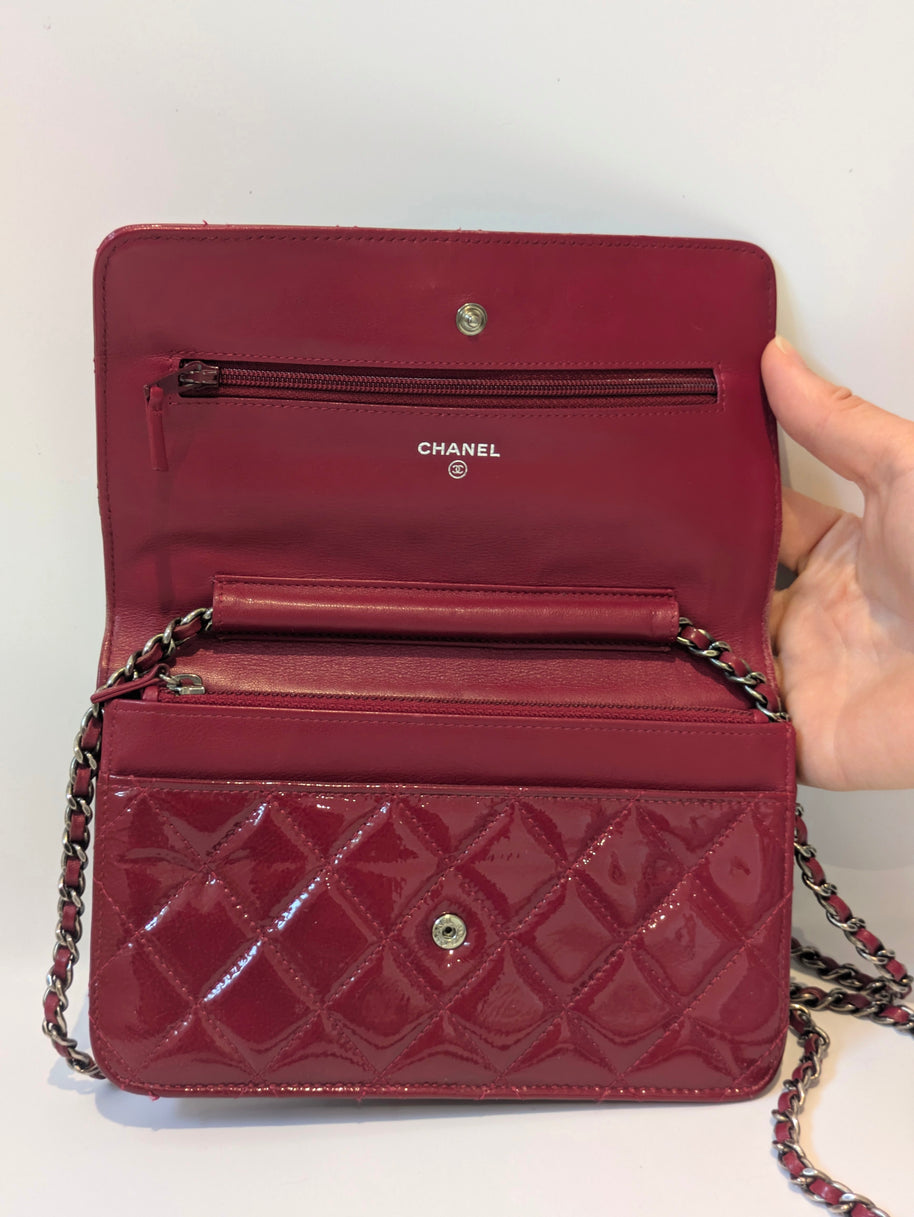 Chanel WOC rouge bordeaux étiquette numéro de série authentification