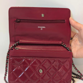 Chanel WOC rouge bordeaux étiquette numéro de série authentification